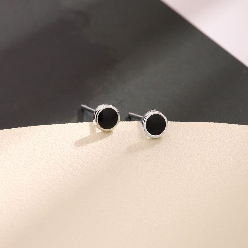 European and American Boys' Fashionable and Simple Black Round Earrings for Men and Women, Personalized Korean Style Simple, Sweet and Versatile Earrings for Couples