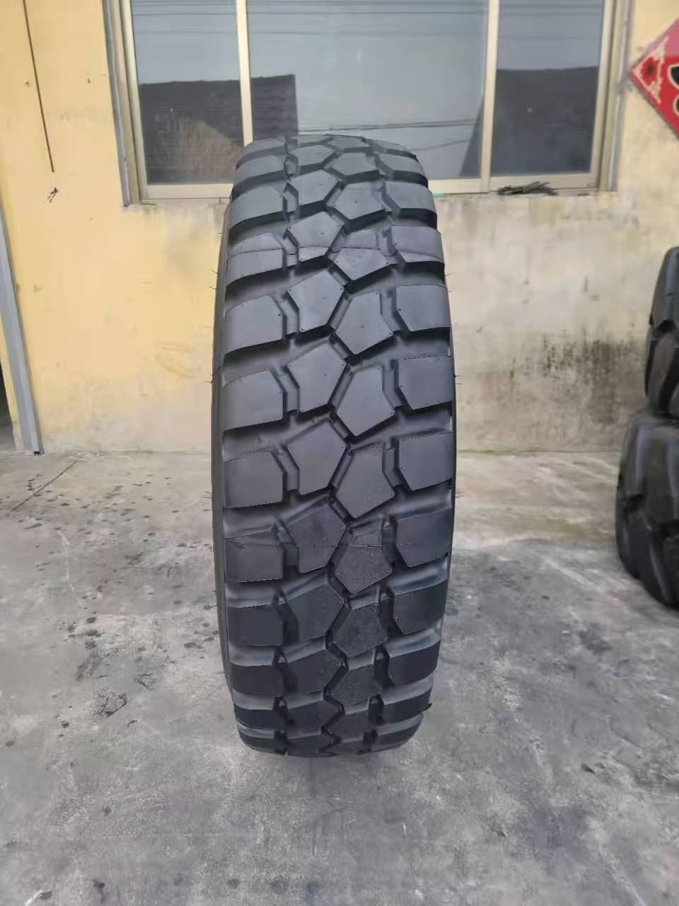 1600-20轮胎1600R20越野车轮胎425/95R20消防车轮胎