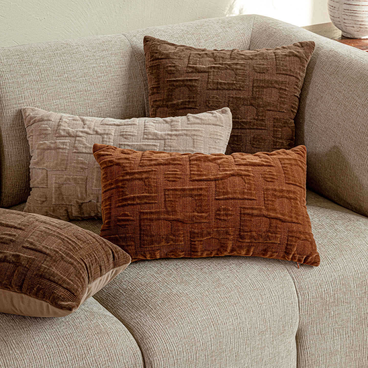 天鹅绒提花抱枕立体几何复古靠垫咖色焦糖墨绿中古风沙发亲肤靠枕