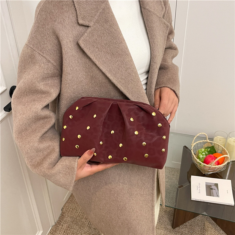 Bolsas populares transfronterizas para mujeres 2025, bolsas de nuevo estilo, bolsas de remaches, bolsas de mano, bolsas de nicho de diseño