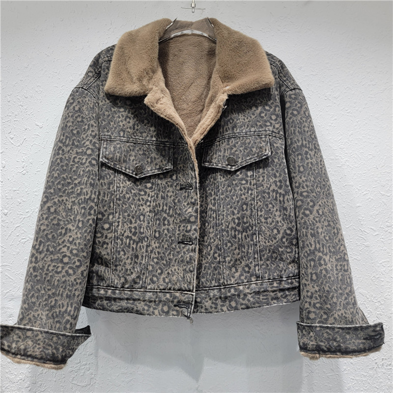 Alta sensación de productos europeos de imitación de estriado denim grueso chaqueta corta para mujeres 2025 invierno nuevo chaqueta caliente delgada image 2