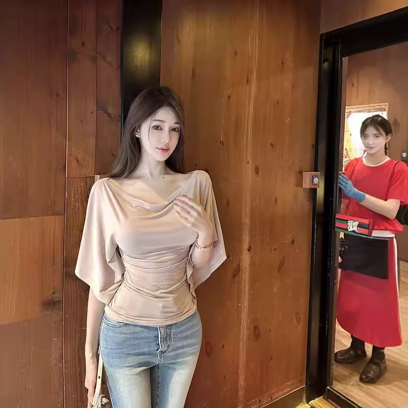 Ретро чик с пятью рукавами на плече