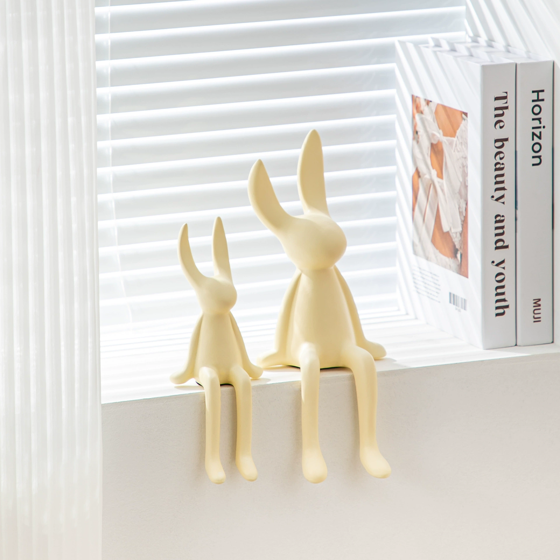 Creative cartoon high-end posture corrector, decorations for living room, light luxury style
