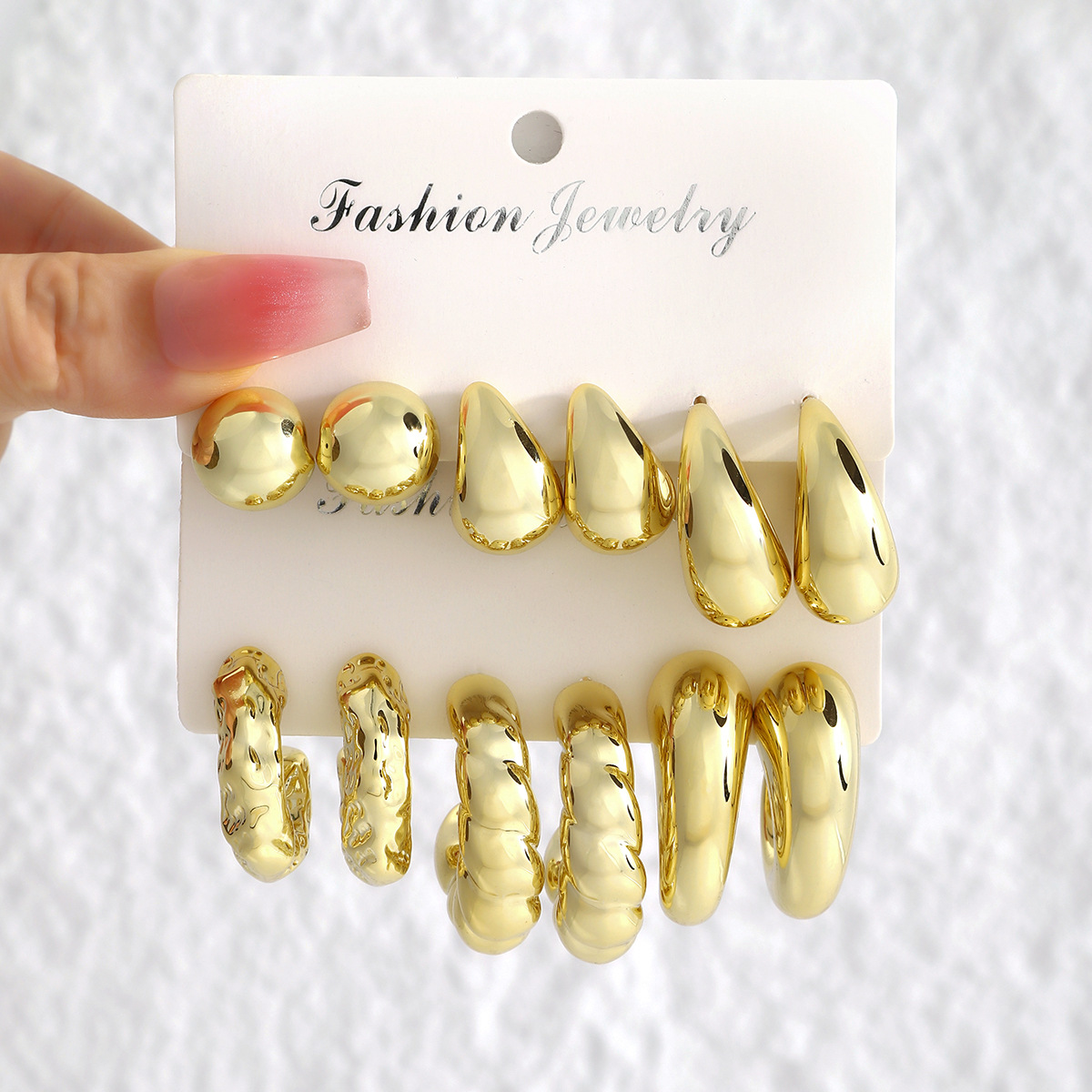 golden earrings drop-shaped