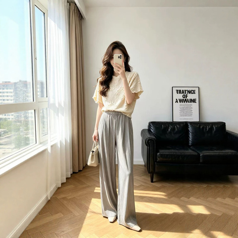 Women's New Fashion Miyake Pleated Three-Dimensional Floral Top, Suitable for Everyday Wear, Mature Style, Gentle and Slimming, Versatile for Commuting Women's New Fashion Miyake Pleated Three-Dimensional Floral Top, Suitable for Everyday Wear, Mature Style, Gentle and Slimming, Versatile for Commuting