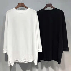 妊婦服の上着は毛を磨いています。