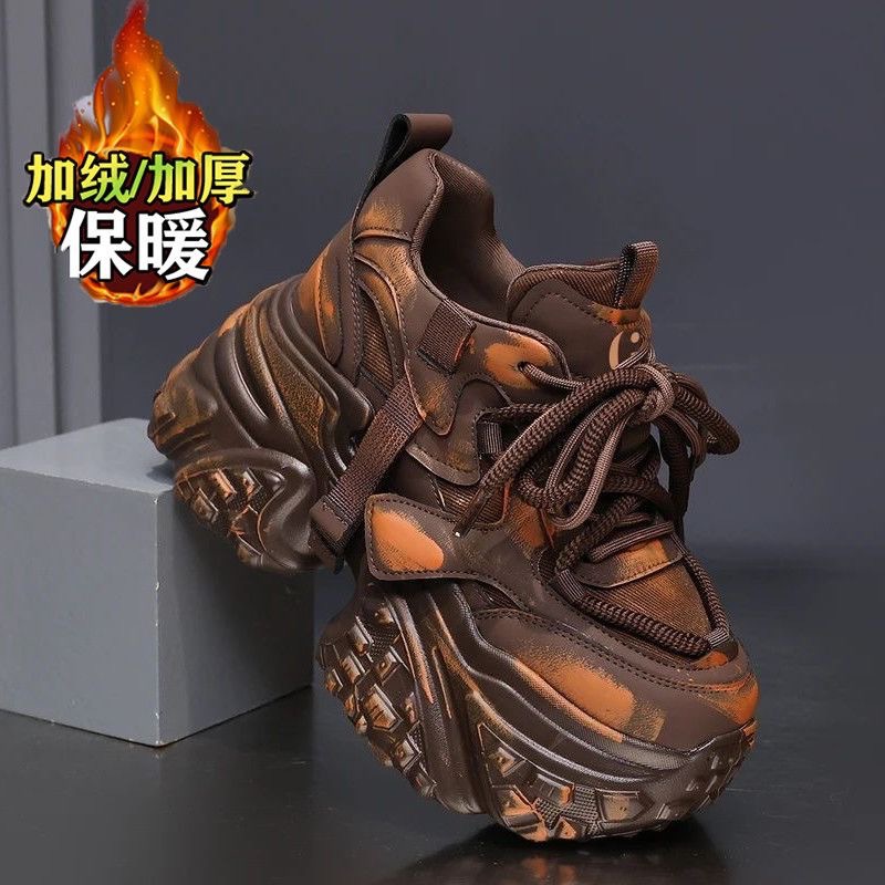 Zapatos de pop con suela gruesa aumentada 2026 otoño y invierno nuevos zapatos deportivos retro de color pulido o casuales