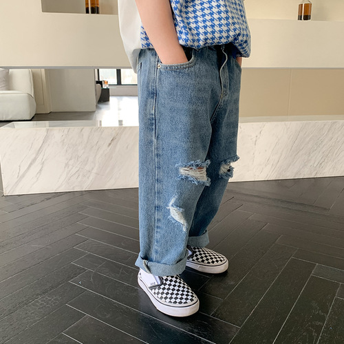 Boys' washed jeans, spring and autumn 2024 new children's clothing, handsome ripped trousers, baby style casual pants
