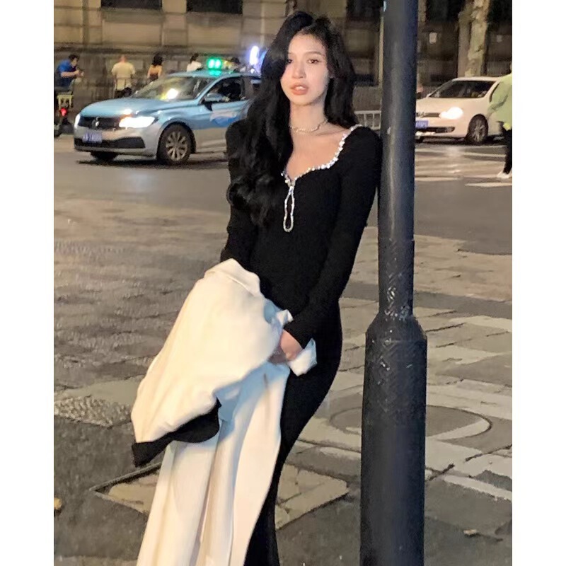 French-Style Retro New Women's Fashion, Light Luxury Heavy-Duty Diamond Chain Design, Square-Neck Knitted Dress, Women's Autumn and Winter Bodycon Long Dress