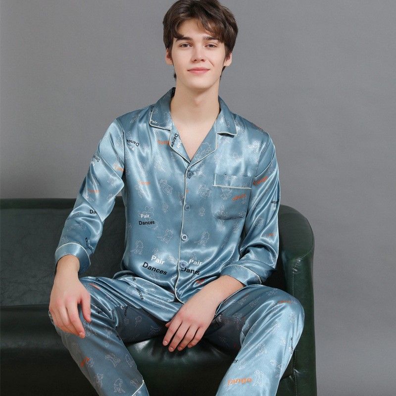 만화 하늘색 긴 소매