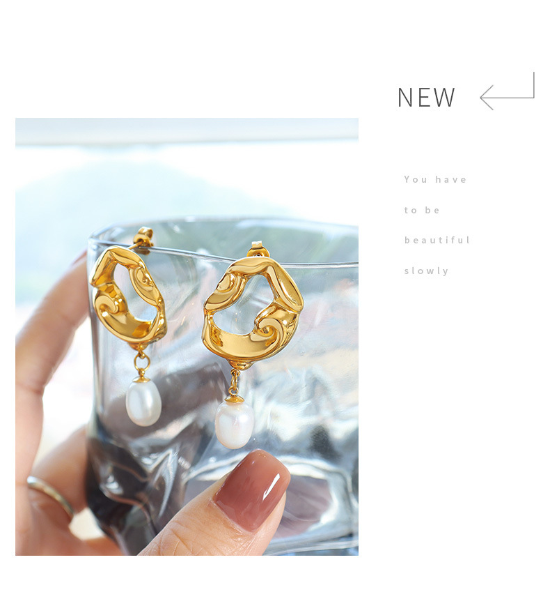 Französische Retro-Licht-Luxus-vergoldete hohle Lava-unregelmäßige Ohrringe für Damen mit Süßwasserperlen-Anhänger, übertriebene Ohrringe_voghion.com