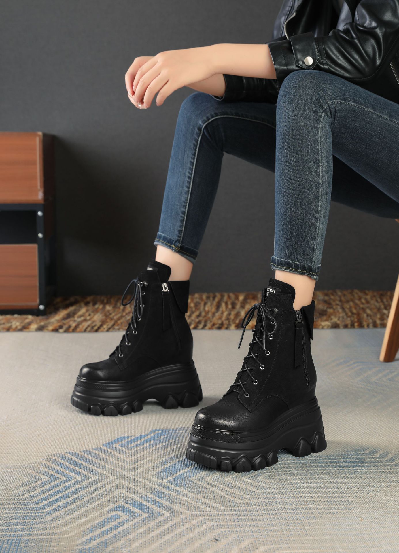 Boot nữ cổ thấp dây buộc phong cách Anh quốc cổ điển, gót cao 12 cm — Đen nhung chi tiết 7