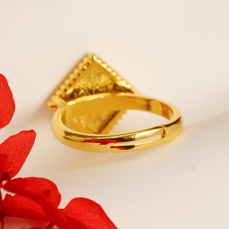 Nuevo anillo de oro de diamante vietnamita, diseño ligero de lujo, popularidad femenina universal, pequeño libro rojo, el mismo suministro universal