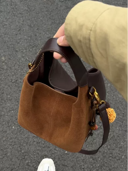 Autumn and Winter Retro Large-Capacity Frosted Tote Bucket Bag for Women 2026 New Style Work Commute Shoulder Crossbody Bag