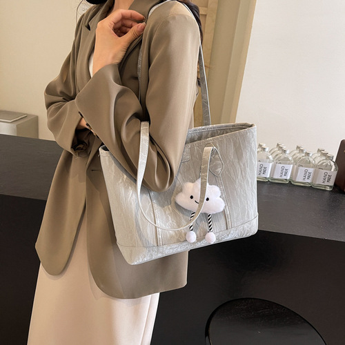 This year's popular bags for women large capacity 2024 new casual simple shoulder bag versatile class commuting tote bag