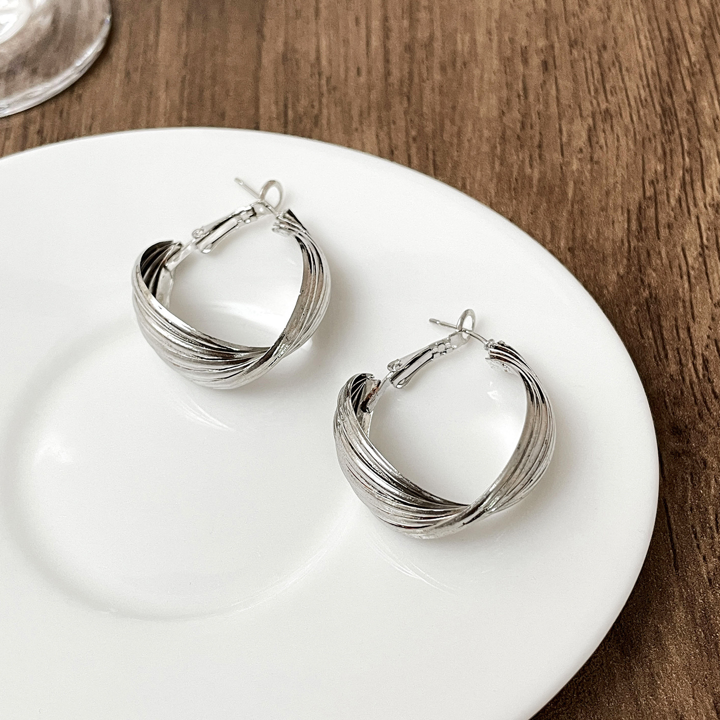 Pendientes al por mayor transfronterizos puestos del mercado nocturno Pendientes de origen empresarial Pendientes de borla de temperamento de todo fósforo público Pendientes coreanos