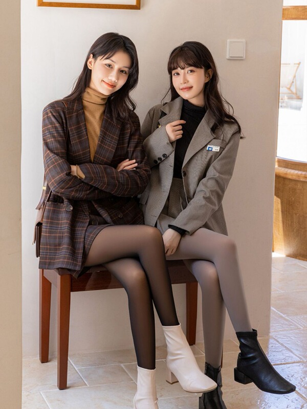 スチュワーデスの灰色の透肌の偽の透肉とベルベットの厚い底のズボンの女性の秋冬の保温の外はズボンの靴下の光の足の神器を着ます。|undefined