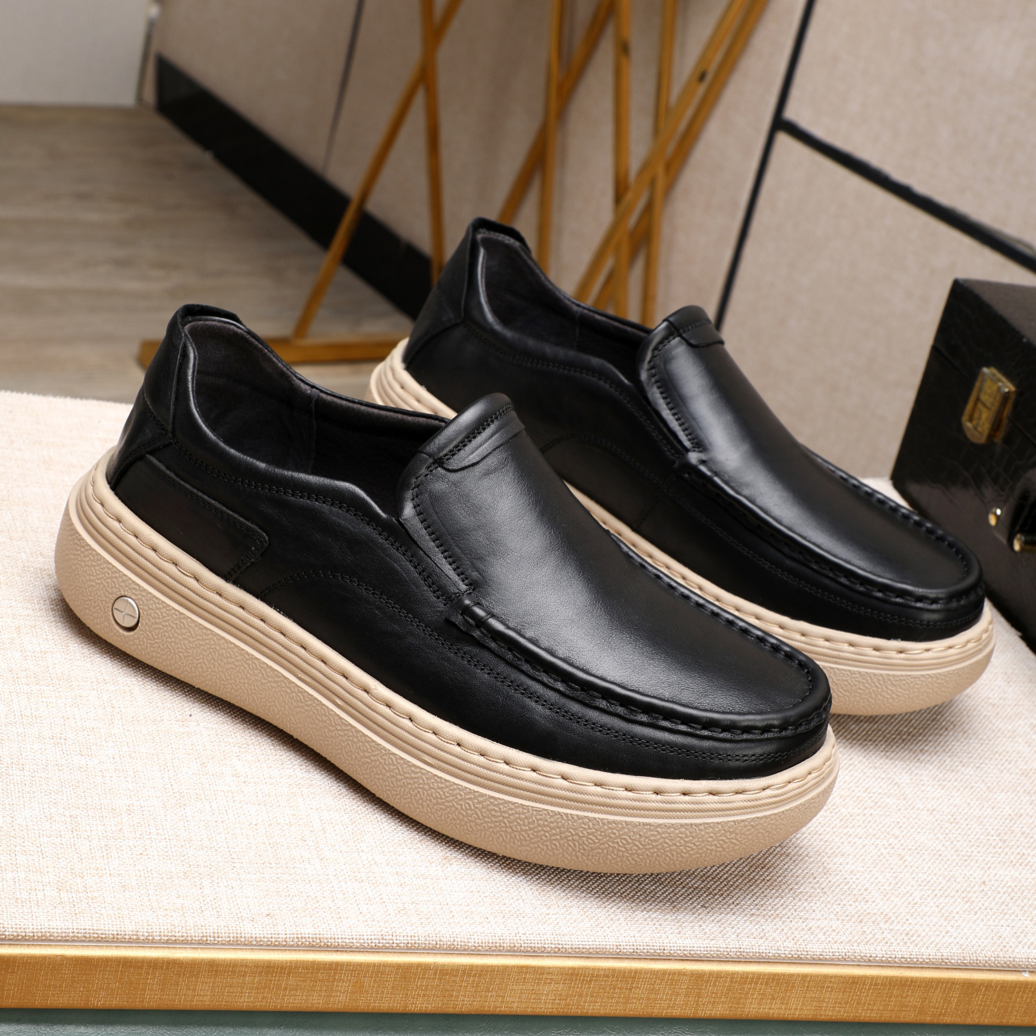 超级宽松舒适2025秋冬新款厚底轻底上线圆头一脚蹬休闲男鞋子批发