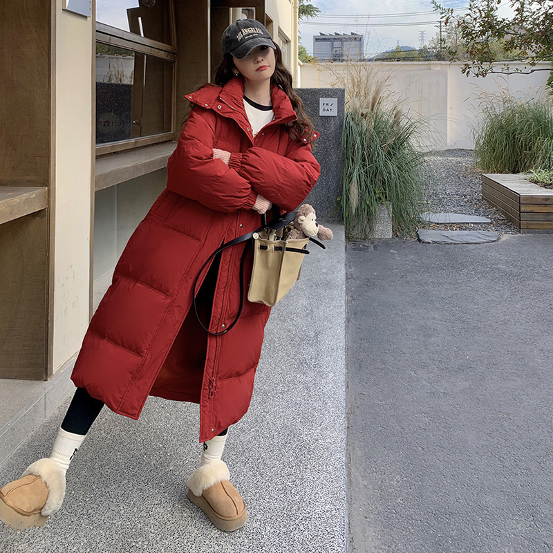 红色长款过膝羽绒服女2025冬季新款宽松加厚90白鸭绒新娘回门外套