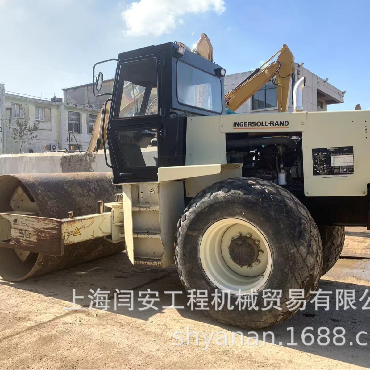 出售二手英格索兰SD100D单钢轮振动压路机 康明斯发动机 双驱动
