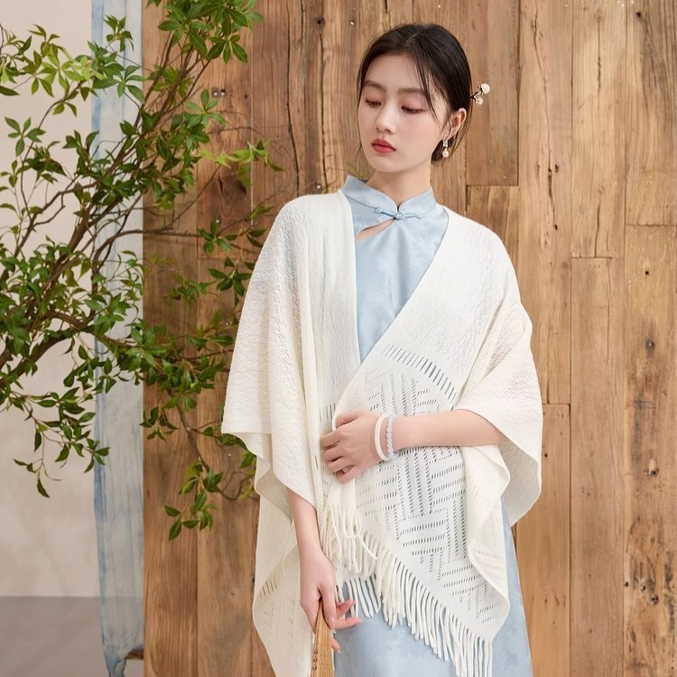 Huakai Zhixia Chaxian borla chal de encaje con cheongsam exterior 2025 nueva camisa de protección solar de rebeca fina de todo fósforo