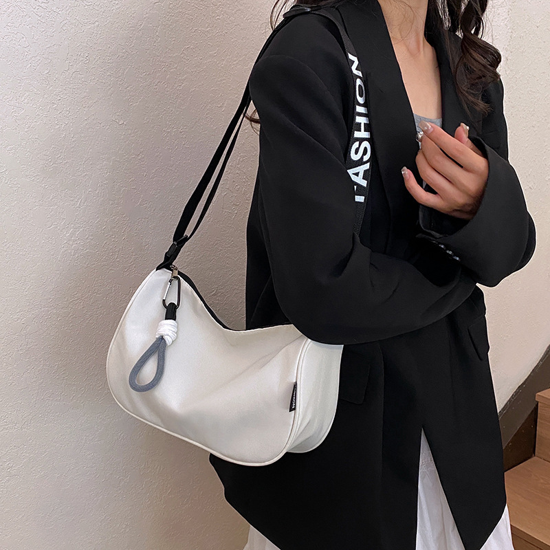 カジュアル大容量ナイロンキャンバスバッグ女性のための 2025 新しいファッションショルダーバッグ多用途ワイドバンドクロスボディ枕バッグ|undefined