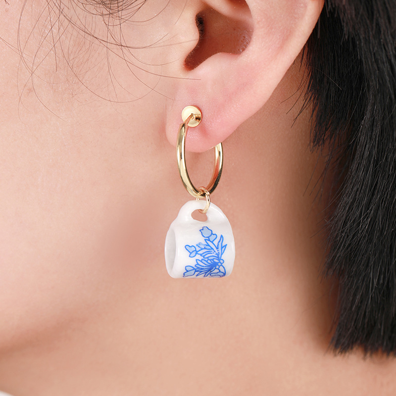 15g Weight Alloy Ear Needle Material Earrings Classification 1 Pair Quantity Daily Occasion Alloy, ceramics Material Flower, Grape Pattern Women's Gender Polished Finish Chinoiserie, Elegant Style 1 Pair Chinoiserie Elegant Flower Grape Alloy Ceramics Earrings 2