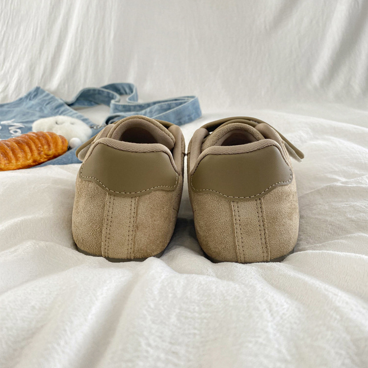 Zapatos de velcro para mujeres, otoño de 2025 zapatos de skate de alto valor, moda universal, zapatos deportivos para estudiantes, mujeres