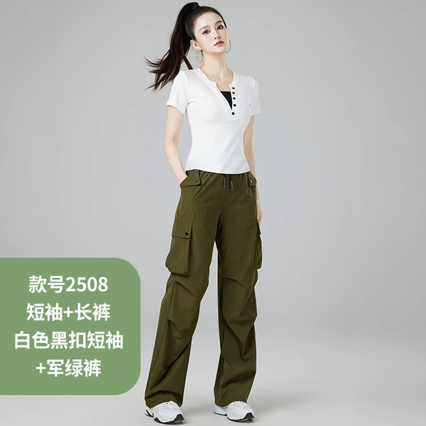 White trousers, with short sleeve
