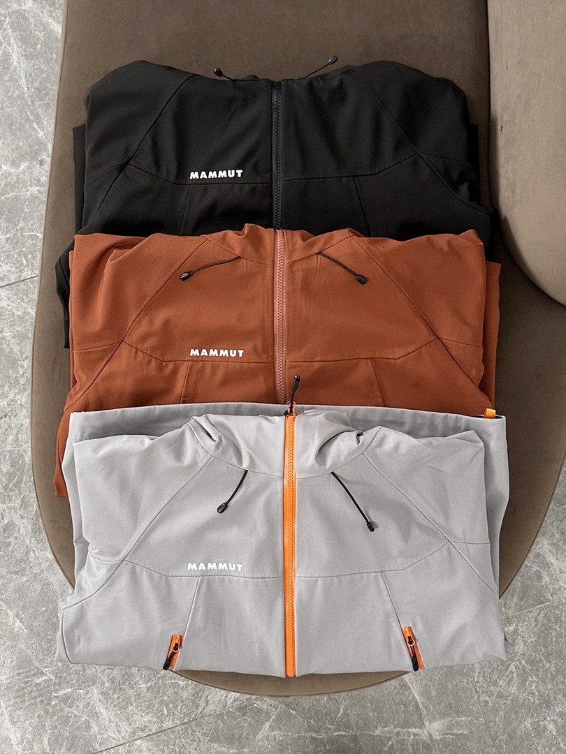 Mammoth Softshell Jacket for Men and Women, Outdoor Water-Resistant Hooded Jacket with Fully Seam-Taped Design for Hiking