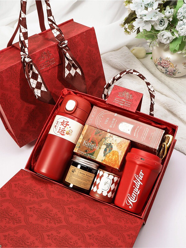 Wedding Souvenirs for Female Bridesmaids, Practical High-End Gifts for Best Friends and Sisters, Wedding Return Gifts for Guests, Towel Set Wedding Souvenirs for Female Bridesmaids, Practical High-End Gifts for Best Friends and Sisters, Wedding Return Gifts for Guests, Towel Set