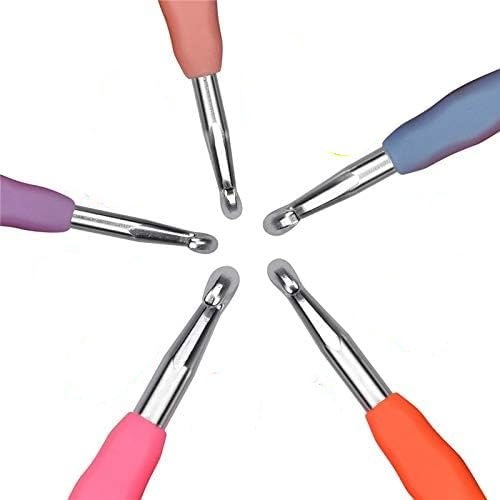 批发跨境适合初学者钩针套装符合人体工程学金属钩针彩色软柄钩针