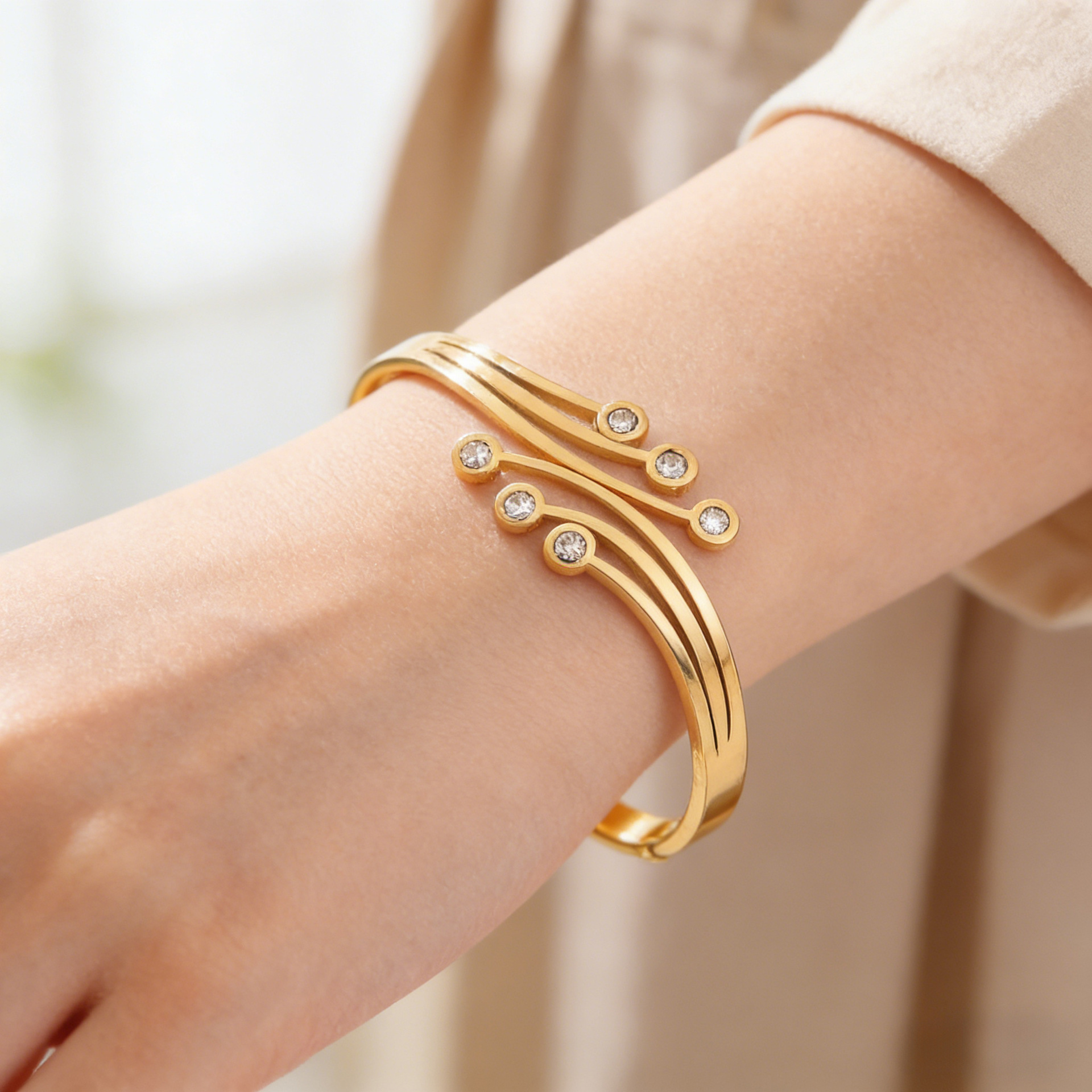 Brazalete de acero de titanio para mujeres de alta calidad brilla de diamante brazalete de apertura diseño de personalidad de acero de titanio no desvanecer brazalete de joyería image 2