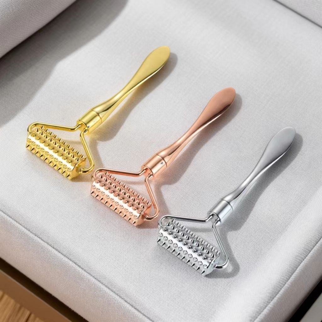 New cross-border metal microneedle roller massager, facial beauty and makeup tool, eye cream spoon, manufacturer in stock.