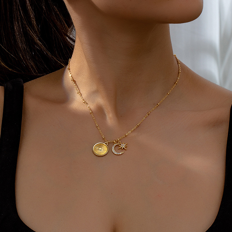 Copper fashionable retro design pendant