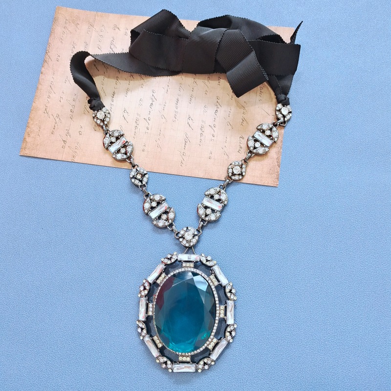 Cinta Negra Retro Cristal Azul Colgante Suéter Collar De Cadena Joyería Al Por Mayor Nihaojewelry display picture 2