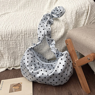 ������Ʒ�������Ծ��沨�c녶�玧���{�������L����Ů��Ӱ����l