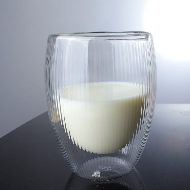 El hogar aislado de doble capa patrón vertical de vidrio bebida fría leche jugo taza de café creativo de doble capa de vidrio transparente taza de agua