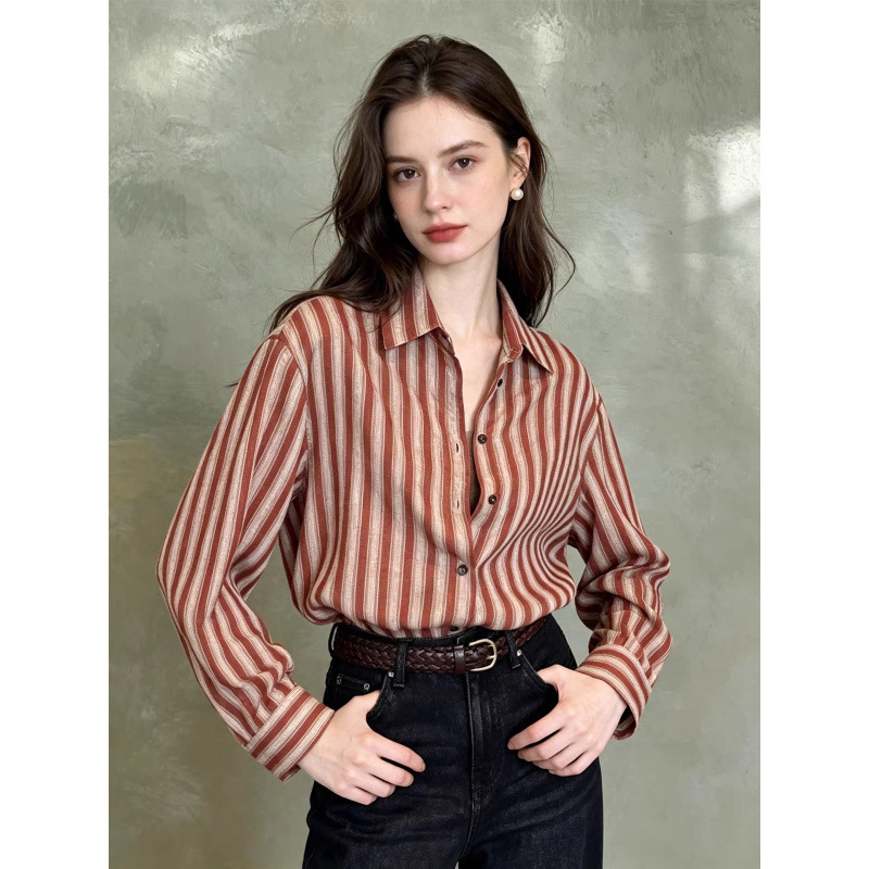 Elegant retro red striped shirt top for women, with a turn-down collar, loose and casual fit, slimming effect, long sleeves, versatile shirt Elegant retro red striped shirt top for women, with a turn-down collar, loose and casual fit, slimming effect, long sleeves, versatile shirt