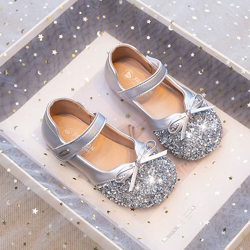 Туфли принцессы для девочек, туфли Эльзы, новинка 2025 года, детские маленькие кожаные туфли для девочек, туфли с серебряными кристаллами, летние туфли на мягкой подошве