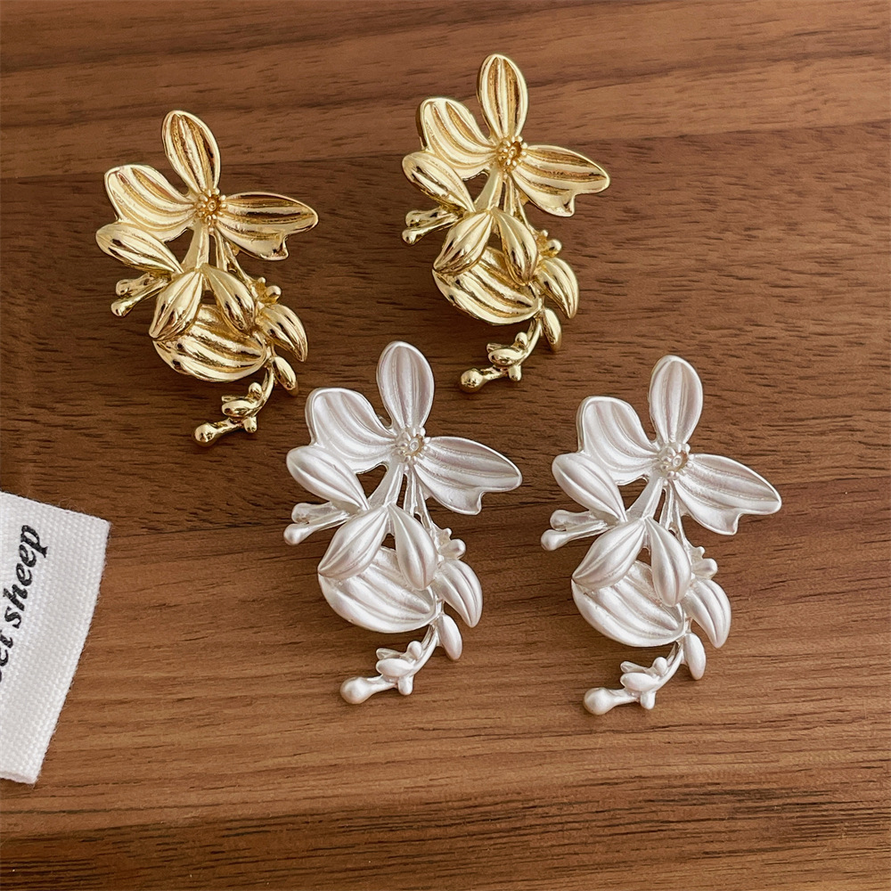 Design retro matte earrings