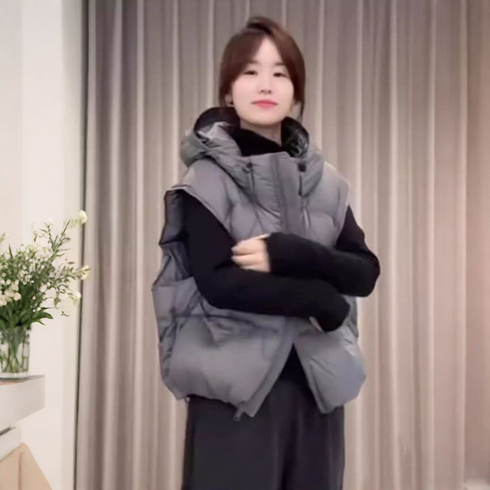 Chaleco de algodón de pluma corto encapuchado invierno nuevo 2025 coreano relajado de alto nivel chaleco pequeño chaqueta de hombro