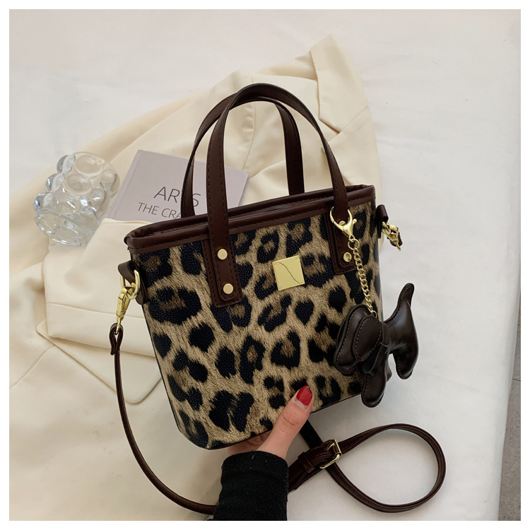 Autumn And Winter New Trendy Temperament Leopard Print Single Shoulder Handbag Messenger Bag display picture 6