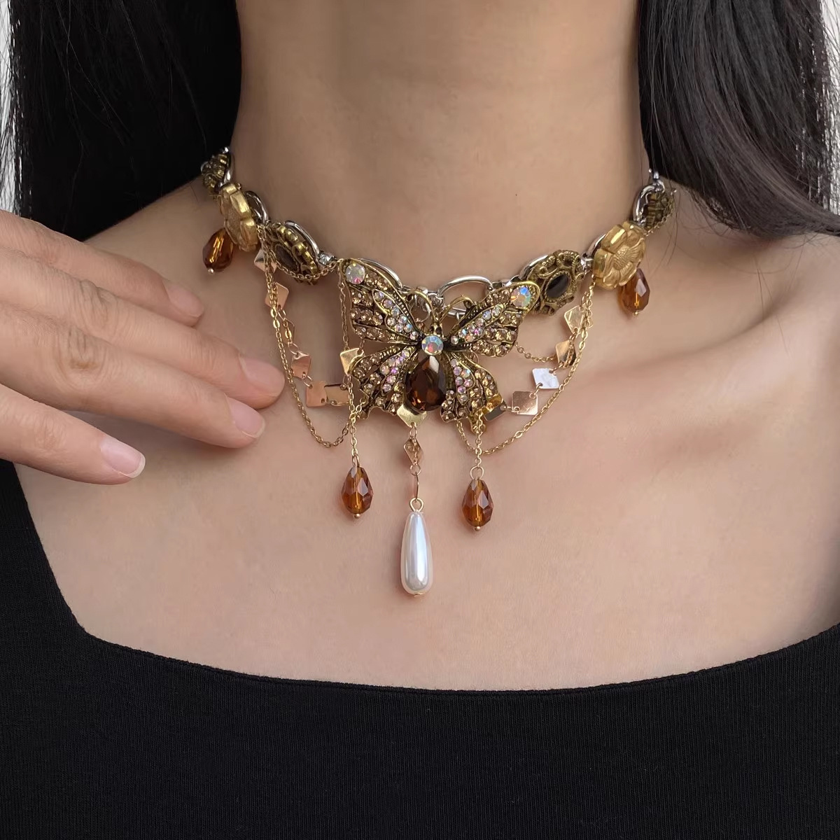 Retro IG Style Butterfly Gem Alloy Choker Wholesale display picture 2