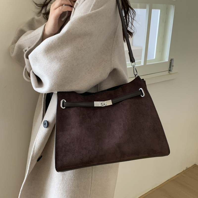 Cross-border retro mate bolso Kylie mujeres otoño / invierno 2025 nuevo estilo universal bolso de hombro de viaje mochila bolso de moda