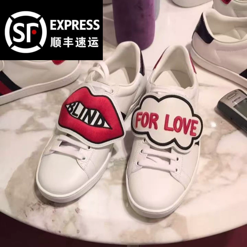 2026 New g Brand Bee Embroidered White Sneakers for Women with Lettering and Rose Design, Couple Casual Flat Shoes for Men with Lips Design