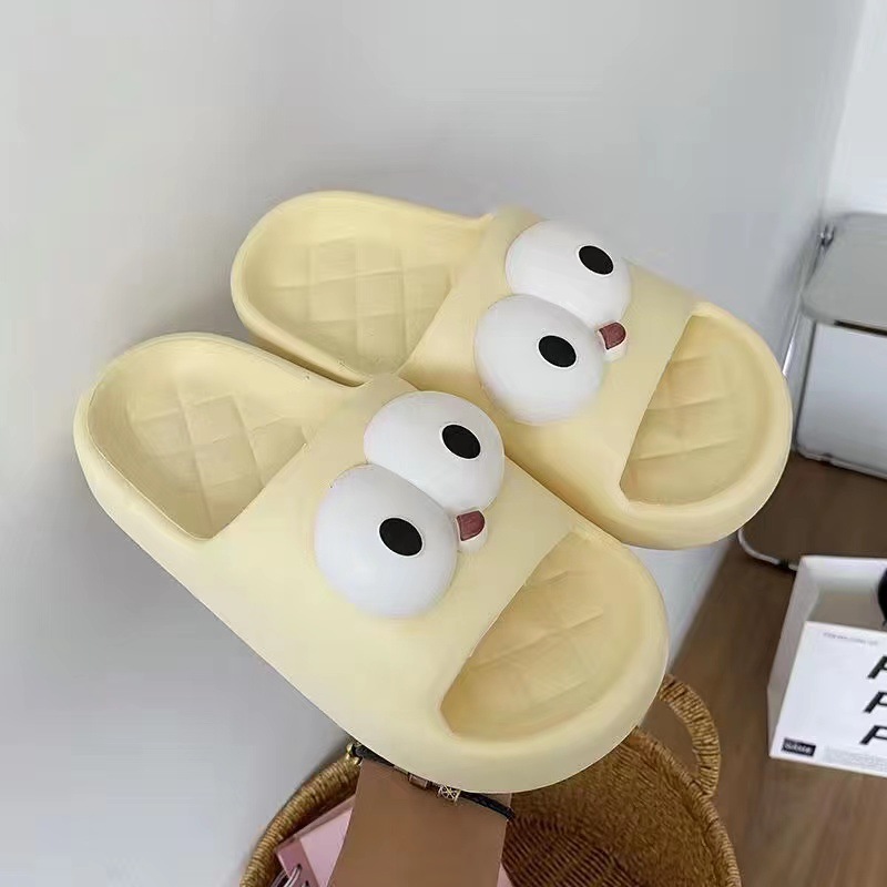 Hermosas zapatillas de pato grueso para mujeres de verano para usar anti-deslizante dibujos animados casa baño pareja zapatillas frías