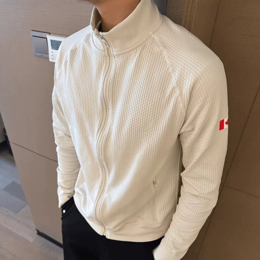 New American-style stand-up collar zip-up athletic jacket for men, featuring a textured, slim-fit design, seamless construction, and a knitted cardigan style