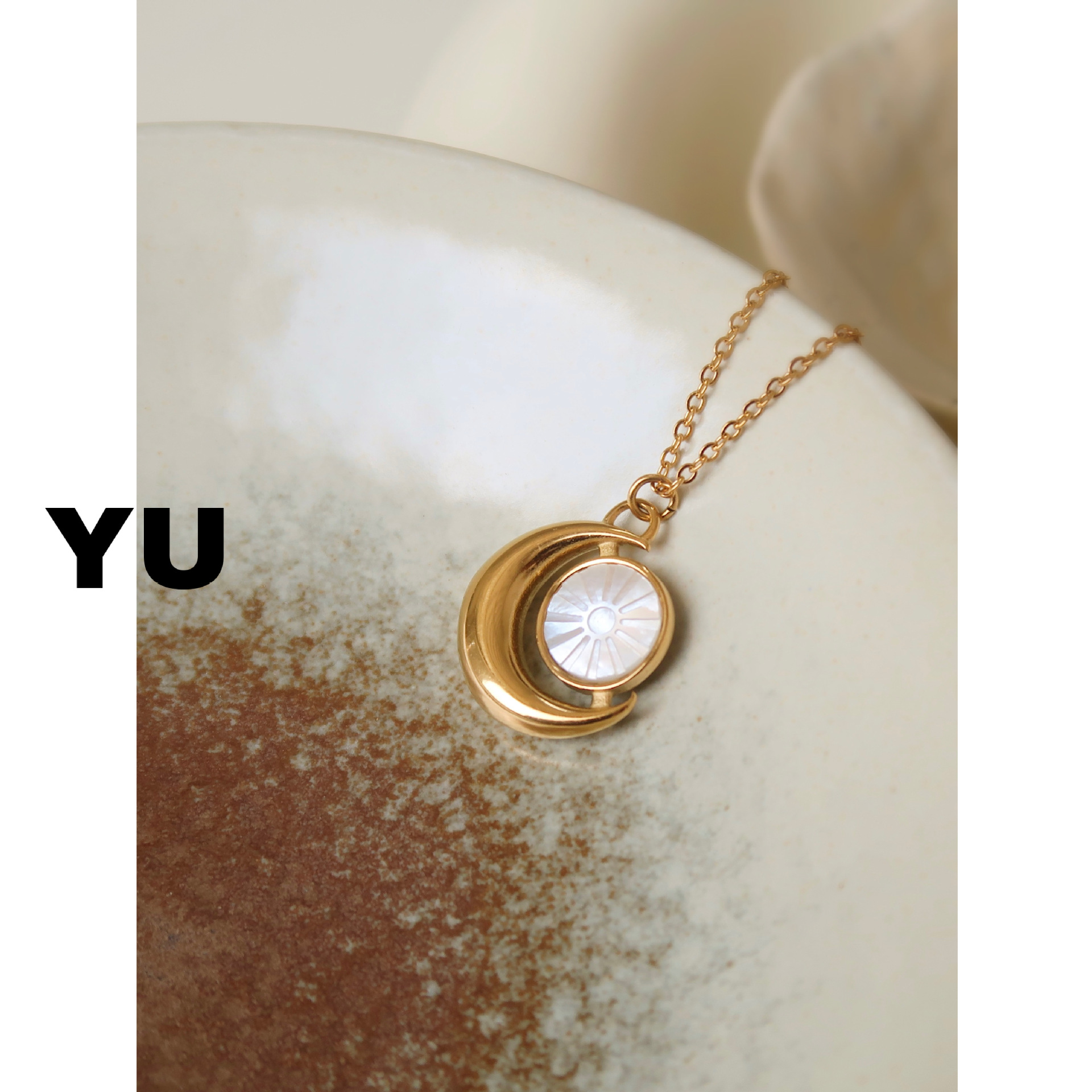 Moon Pattern Titanium Steel Simple Style Moon Plating Inlay Shell Pendant Necklace