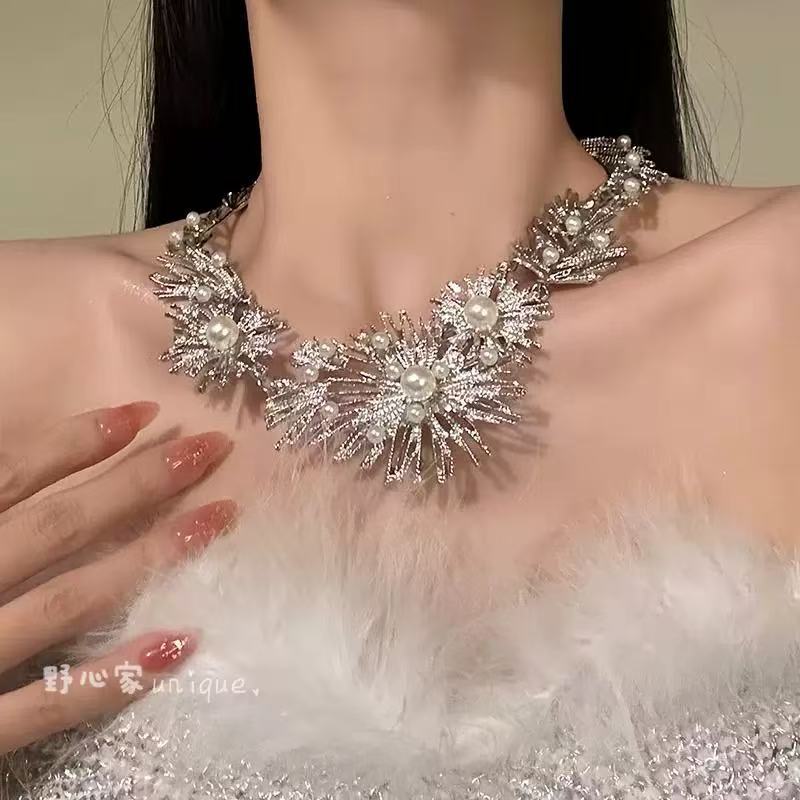 White fireworks necklace